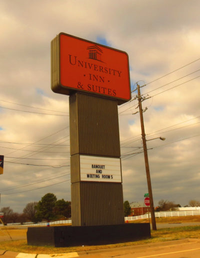 Daytime picture of University Inn pylon sign.