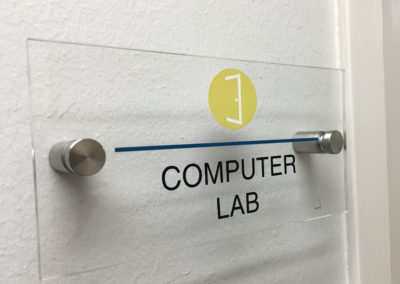 Picture of 8" x 4" clear acrylic name plate that says Computer Lab.